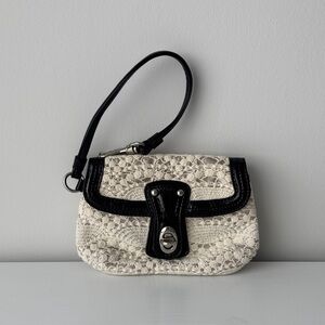 Maud Frizon - crochet pattern wristlet